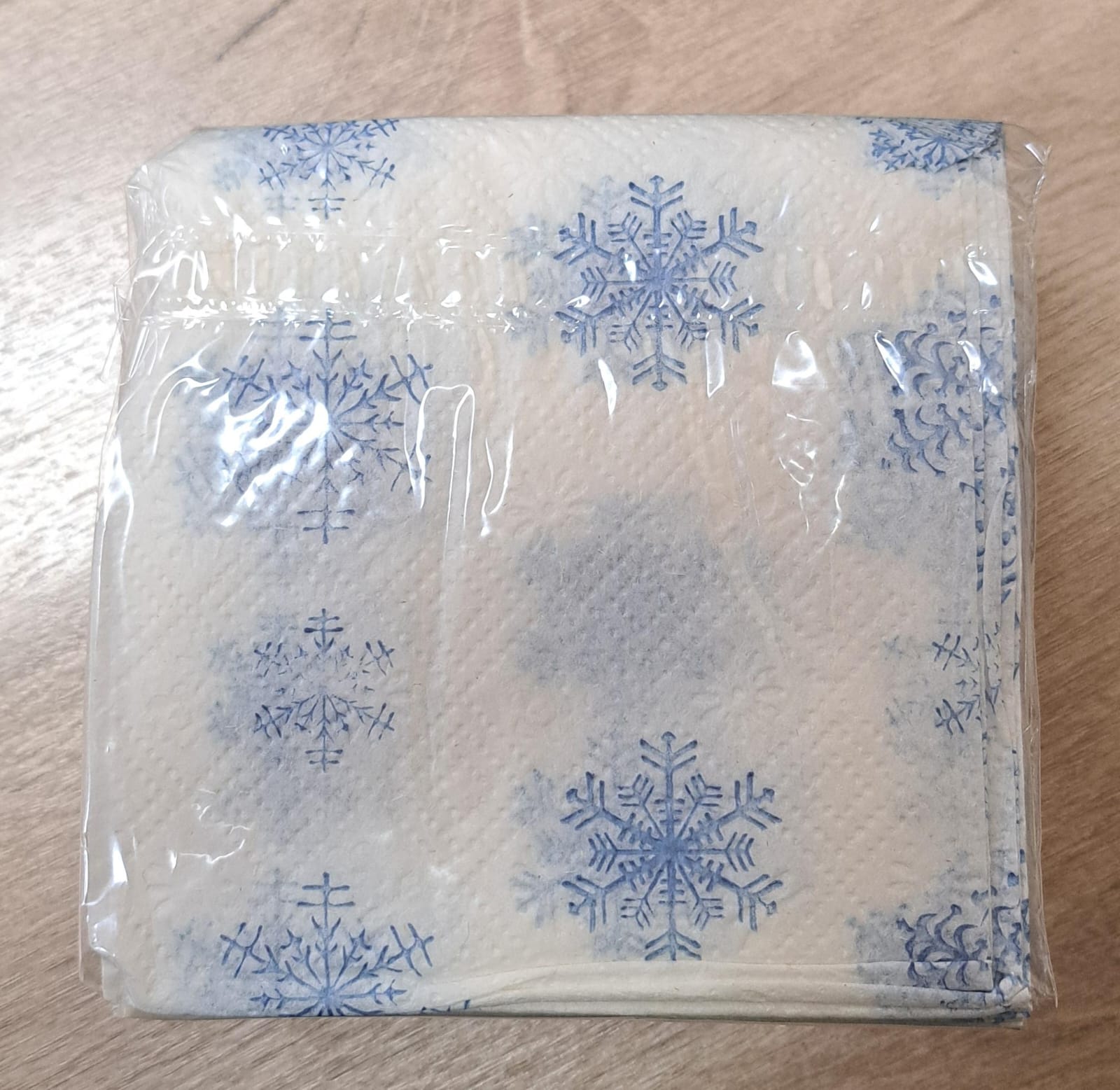 картинка Салфетки бумажные снежинки снегурочка 100шт от магазина Богатая